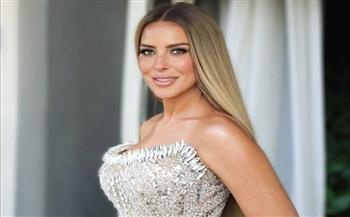 ريم مصطفى تشارك الجمهور إطلالتها في حفل زفاف ابنها