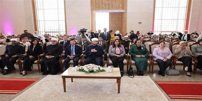 المستشارة أمل عمار تشهد احتفالية اليوم العالمي للقضاء على العنف ضد المرأة    