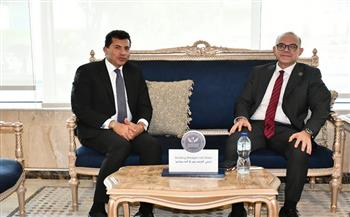 وزير الشباب ورئيس الرقابة المالية يكرمان الفائزين بمبادرة "Y-Champions" لتعزيز الوعي المالي