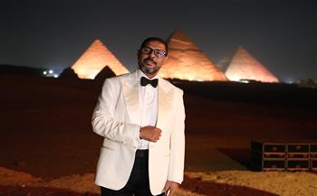 هاني فرحات يتألق بقيادته الأوركسترا الملكي البريطاني في حفل كامل العدد بالاهرامات