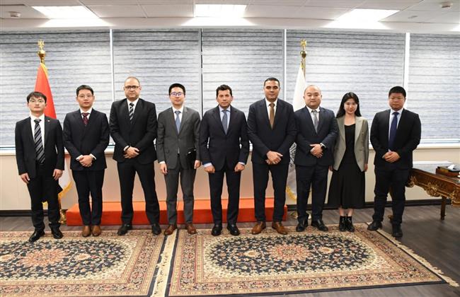 وزير الشباب يبحث مع وفد “هواوي” العالمية تعزيز التعاون لتطوير البرامج والمشروعات والمنشآت 