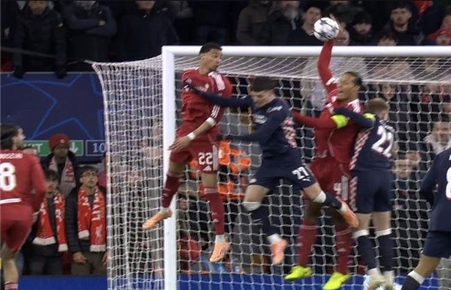 دوري أبطال أوروبا.. أيندهوفن يتقدم مبكرًا بهدف مباغت في شباك ليفربول