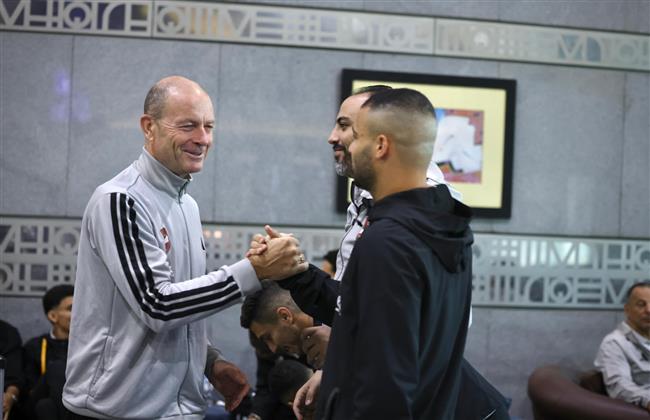 لاعبو الأهلي يتوافدون على مطار القاهرة استعدادًا للسفر إلى المغرب