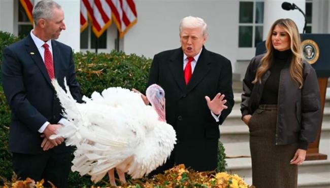 أقاما في فندق فاخر.. ترامب يمنح ديكين روميين العفو بمناسبة عيد الشكر