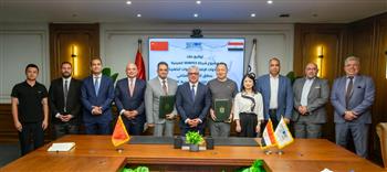 رئيس اقتصادية قناة السويس يشهد توقيع عقد مشروع صيني لإنتاج أدوات الإضاءة بالمطور الصناعي MDC بالسخنة