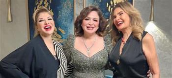 إلهام شاهين تشارك جمهورها صور من افتتاح شرم الشيخ الدولي للمسرح الشبابي