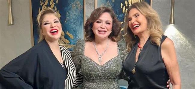 إلهام شاهين تشارك جمهورها صور من افتتاح شرم الشيخ الدولي للمسرح الشبابي