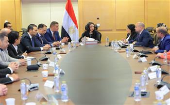 وزيرة التضامن الاجتماعي تلتقي فريق عمل صندوق دعم مشروعات الجمعيات والمؤسسات الأهلية