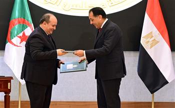 رئيس الوزراء والوزير الأول للجزائر يوقعان على محضر الدورة التاسعة للجنة العليا المصرية الجزائرية المُشتركة