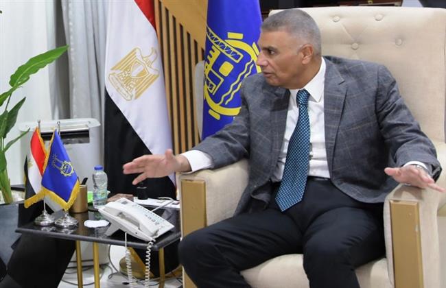 محافظ أسوان: 12 مليون جنيه لتوصيل شبكات المياه والكهرباء لخدمة 84 منزلًا بنصر النوبة