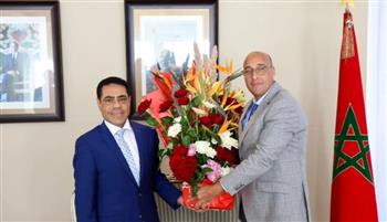 دوري أبطال إفريقيا.. نائب رئيس نادي الجيش الملكي يستقبل بعثة الأهلي بمطار الرباط