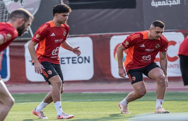 تدريبات تأهيلية وبدنية للاعبي الأهلي الغائبين عن رحلة المغرب