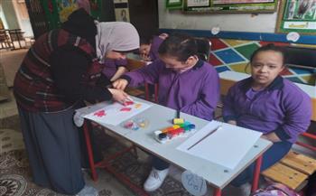 ثقافة الجيزة تنظم ورشة طباعة بالأستنسل بمدرسة العمرانية للتربية الفكرية