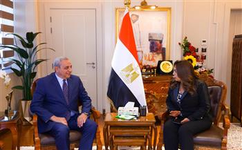 وزيرة التنمية المحلية ومحافظ الغربية ونائب وزير النقل يشهدون توقيع عقد إدارة وتشغيل مرفقي النقل الداخلي