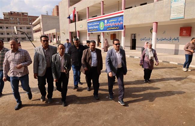 محافظ المنوفية يتابع انتظام سير العملية التعليمية ويتفقد ورشة تصنيع الزي العسكري