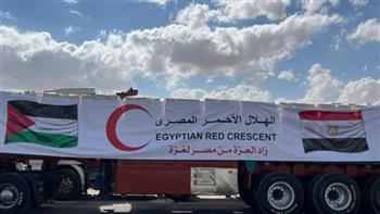 قافلة «زاد العزة» الـ82 تدخل إلى الفلسطينيين بقطاع غزة