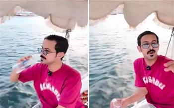 فيديو.. سائح سعودي يشرب من مياه النيل مباشرة ويشيد بكرم أهل النوبة