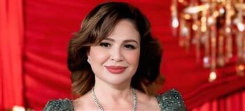 إلهام شاهين لا تتمالك دموعها في شرم الشيخ للمسرح الشبابي