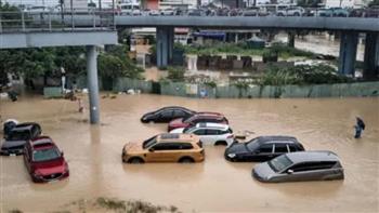 ارتفاع عدد ضحايا الفيضانات والانهيارات الأرضية في إندونيسيا إلى 61 قتيلا