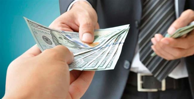 مئات الموظفين يتقاضون راتبهم 4 سنوات بعد ترك العمل بسبب خطأ غريب