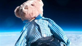 شاهد.. مدرسة بريطانية تبحث عن دمية أرسلتها إلى طبقات الجو العليا