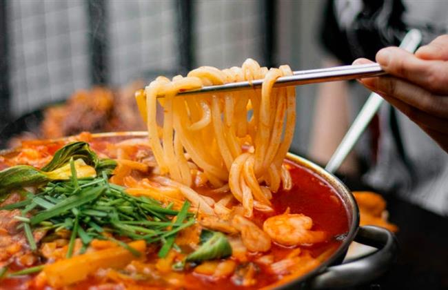 لا نبيع الوحدة.. مطعم كوري يرفض استقبال الزبائن العزّاب 