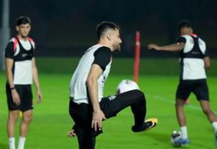 قنصل مصر في جنوب أفريقيا يساند الزمالك خلال المران قبل مواجهة كايزر تشيفز