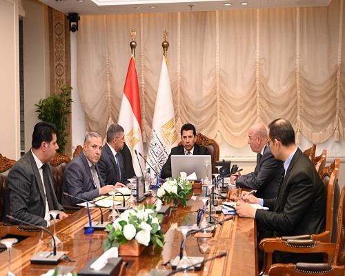 وزير الشباب والرياضة يعقد اجتماعاً مع المديريات لمناقشة خطط التطوير والتحول الرقمي