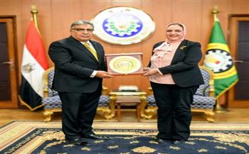 محافظ الدقهلية يكرِّم وكيل وزارة الشباب والرياضة السابقة ويستقبل الوكيل الجديد بعد حركة التنقلات بين الدقهلية 