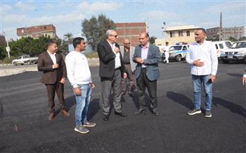 محافظ الغربية يتابع تركيب الإنترلوك بطريق مصرف الزهار بعد الانتهاء من طبقة الأسفلت