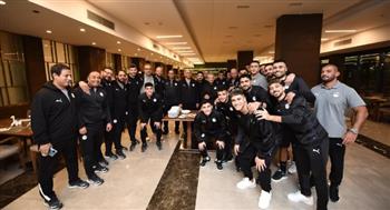 منتخب مصر يحتفل بعيد ميلاد حلمي طولان قبل السفر لقطر