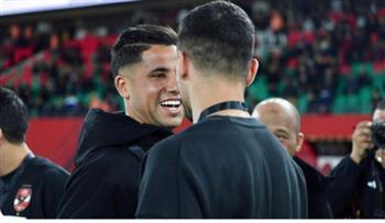 دوري أبطال أفريقيا.. رضا سليم يصافح لاعبي الأهلي على هامش مواجهة الجيش الملكي 