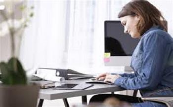 للموظفات..7 تمارين لتصحيح الوضع بعد الجلوس لفترات طويلة