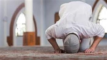الأزهر للفتوى: لا حرج على المسلم أن يصلي ركعتين سُنَّة تحية المسجد أثناء خطبة الجمعة