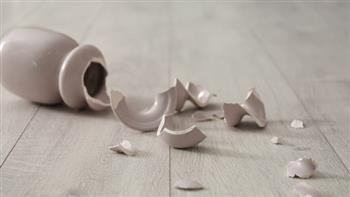 لماذا تحمل الأشياء المكسورة في منزلك طاقة سلبية؟