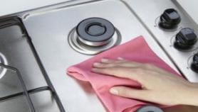 لربات البيوت.. طرق سهلة لتنظيف البوتجاز بالخل وإزالة طبقة الشحوم نهائيا