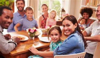 لحوارات هادئة أكثر إنتاجية خلال العطلات.. اتبعي تلك الخطوات 