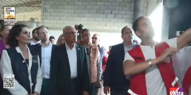 مفوضة الاتحاد الأوروبي لإدارة الأزمات تتفقد المركز اللوجيستي للمساعدات بالعريش