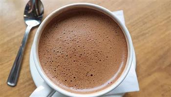 ماذا يحدث لجسمك عند تناول "الهوت شوكلت"؟.. تقرير يجيب