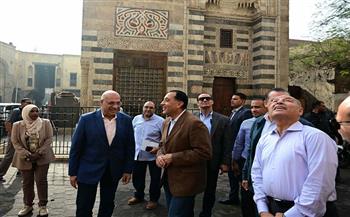 رئيس الوزراء يتفقد أعمال إعادة إحياء منطقة حارة الروم وباب زويلة