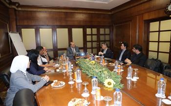 ميناء الإسكندرية يستقبل وفدًا سنغافوريًا لبحث تعزيز التعاون البحري والاستثماري