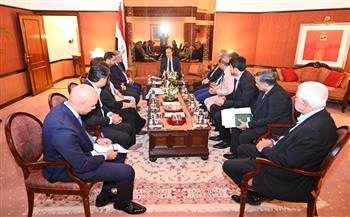 وزير الخارجية يلتقي قيادات غرف التجارة والصناعة ومسؤولي كبرى الشركات الباكستانية 