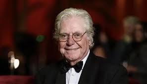 حسين فهمي يحتفي بسحر السينما في مهرجان مراكش الدولي   