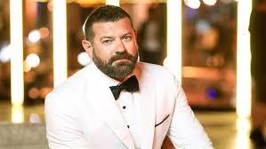 عمرو يوسف يعتذر عن تصريحاته حول «الجرأة».. ويحتفل بنجاح «السلم والثعبان 2»   