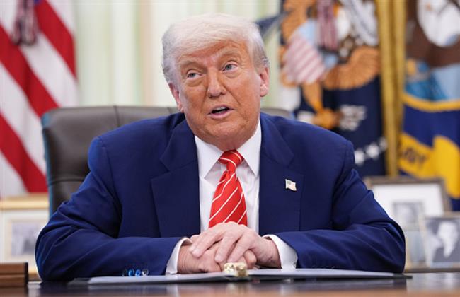 ترامب: رفعنا العقوبات عن سوريا لمنحهم فرصة للبقاء