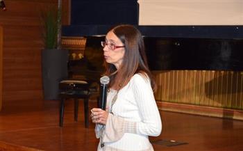 باولا بوتسى تدعو الجمهور لزيارة معرض كنز الفراعنة من داخل الأكاديمية المصرية