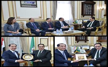 رئيسا جامعتي القاهرة وبكين يبحثان تعزيز التعاون المشترك 