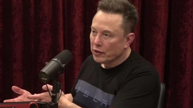 علامات غريبة على وجه إيلون ماسك.. هل يعاني من المرض؟