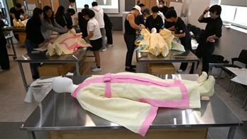 مع تزايد الشيخوخة والوحدة.. إقبال على العمل في دور الجنازات بكوريا الجنوبية