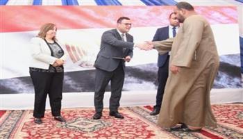 وزير الإسكان يسلم عقود وحدات «سكن لكل المصريين» بمدينة حدائق أكتوبر